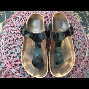 Birkenstock Gizeh NARROW in Black Patent